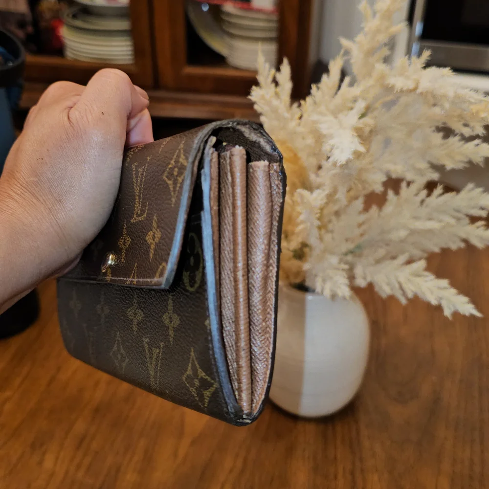 LOUIS VUITTON Luxury Brown Designer Chain Wallet - Picture 6 of 16